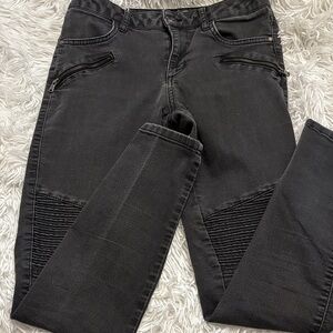 Zara Women's Black Skinny Jeans with Zipper Accents